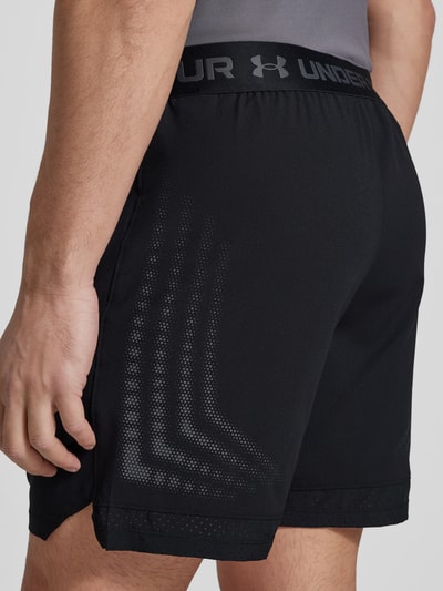 Under Armour Korte regular fit broek met elastische band met label, model 'Vanish' Zwart - 3