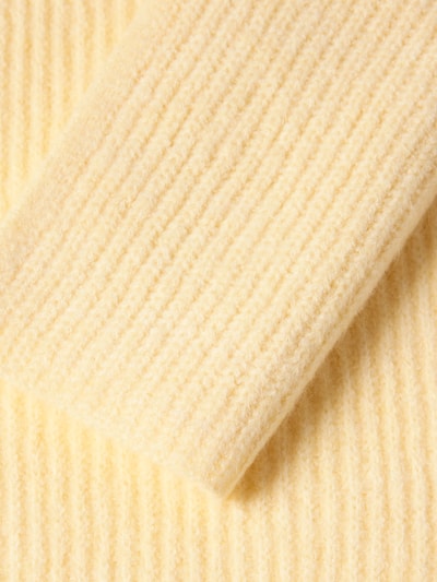 Christian Berg Woman Grobstrick-Schal in rechteckiger Form Hellgelb 2