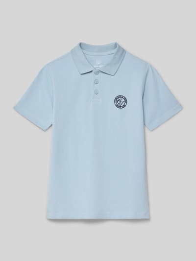 Produktfoto, hellblaues Regular Fit Poloshirt mit Label-Print Modell 'ALLIANCE' von Jack & Jones, reine Baumwolle, Knopfleiste, glatte Struktur.