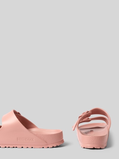 Produktfoto, Sandalette mit Riemen Modell 'ARIZONA EVA' von Birkenstock in Rosa, profilierte Sohle, 4 cm Absatzhöhe, strukturierte Oberfläche