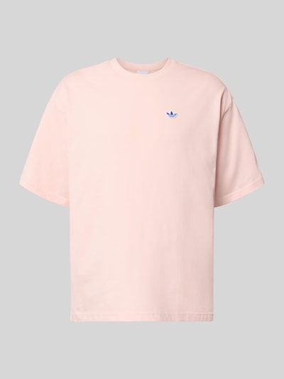Produktfoto, hellrosa Relaxed Fit T-Shirt aus reiner Baumwolle Modell 'SUMMER GRAPHIC' von adidas Originals, glatte Oberfläche