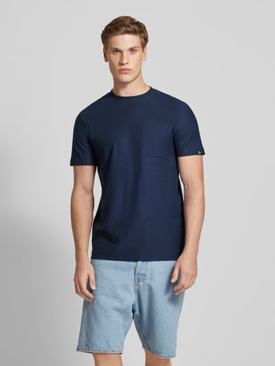 Tom Tailor Denim T-shirt o kroju basic fit z kieszenią na piersi Ciemnoniebieski 4