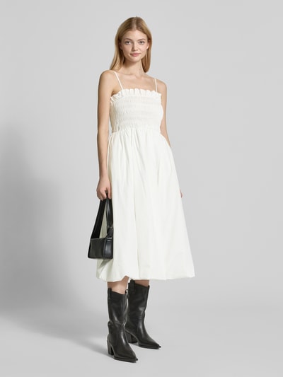 Amy Lynn Knielanges Cocktailkleid mit Smok-Details Modell 'Polly' Weiss 1