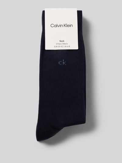 Produktfoto, dunkelblaue Socken aus Baumwoll-Mix im 3er-Pack von CK Calvin Klein, glatte Textur, schlichtes Design, Herren Socken