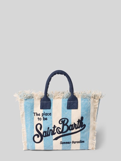 Produktfoto, Handtasche mit Label-Print und Fransen Modell 'COLETTE' van MC2 Saint Barth van puur katoen, hoofdvak met ritssluiting, labelprint, franjes, draagbanden, breedte 28 cm, lengte 23 cm, diepte 14 cm, schouderbandlengte 117 cm.