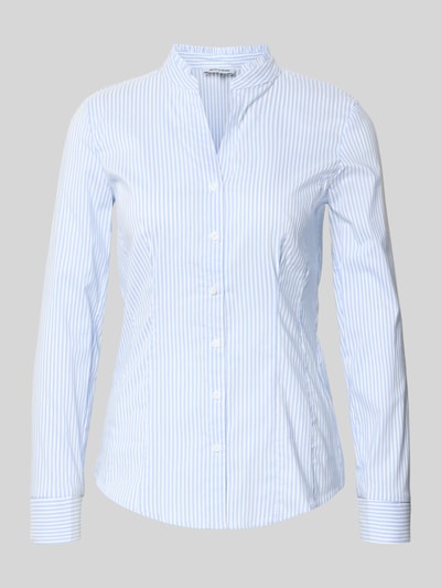 Produktfoto, Slim Fit Bluse mit Stehkragen und V-Ausschnitt von More & More aus Baumwoll-Mix mit Stretch-Anteil, feine hellblaue und weiße Streifen.