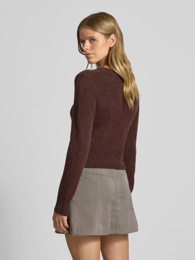 Only Sweter z dzianiny o kroju regular fit z okrągłym dekoltem model ‘PETRA’ Czekoladowy 5