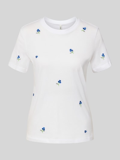 Productfoto, Regular Fit T-Shirt uit pure bio-katoen model 'KETTY LIFE' van Only, effen wit met geborduurde blauwe bloemen, ronde hals, korte mouw.