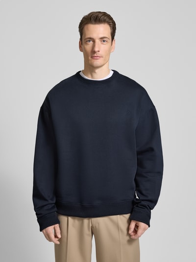 Drykorn Sweatshirt mit Motiv-Stitching Modell 'KARIO' Marine 4