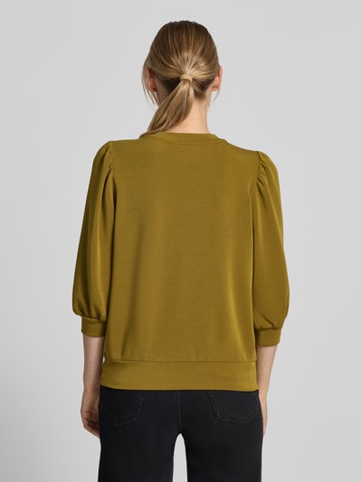 Vrouwenmodel draagt olijfkleurig loose fit sweatshirt uit modalmix 'TENNY' van Selected, Dames sweatshirt, volledig rugaanzicht.