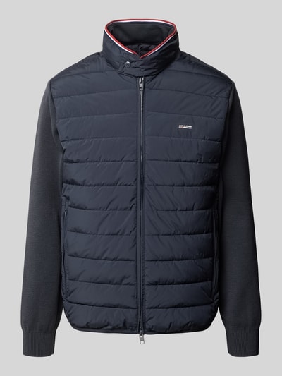 Produktfoto, navyfarbene Steppjacke mit Zweiwege-Reißverschluss Modell 'GARRY' von JACK & JONES Premium, strukturierte Ärmel, Stehkragen, Label-Detail