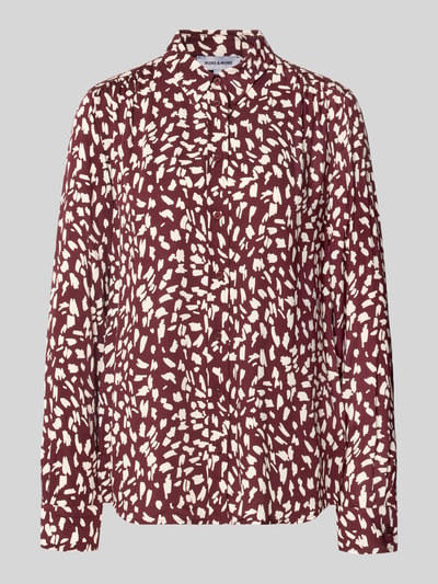 Productfoto, Regular Fit Bluse aus Viskose im Allover-Look van MORE & MORE, pure viscose, hemdblousekraag, knopenrij, bordeaux met crèmekleurig patroon