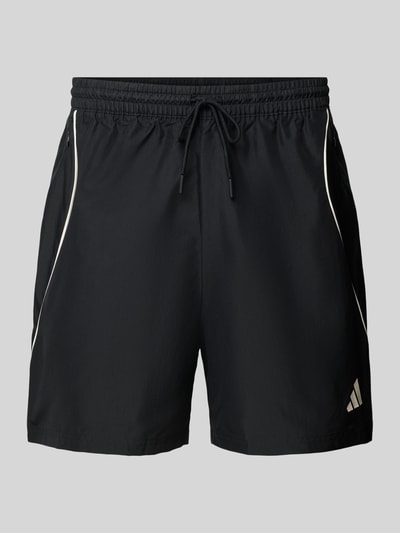 Produktfoto, Regular Fit Sport-Shorts mit Kontraststreifen von adidas, unifarben schwarz mit weißem Logo-Print und Reißverschlusstaschen