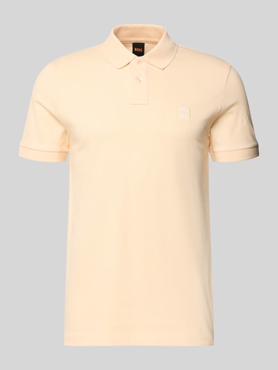 Produktfoto, Slim Fit Poloshirt aus Baumwoll-Mix Modell 'PASSENGER' von BOSS Orange, efekt: jednolity kolor, krój slim fit, naszywka z logo, kołnierzyk polo, zapięcie na 2 guziki, krótki rękaw, mieszanka bawełny