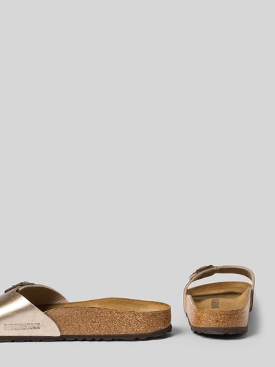Produktfoto, klapki Slides mit Dornschließe Modell 'MADRID' von Birkenstock, Zaokrąglony kształt, błyszczący efekt, profilowana podeszwa, wysokość obcasa: 3 cm w rozmiarze 40