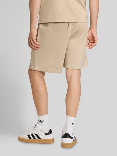 adidas Originals Regular Fit Sweatshorts mit elastischem Bund Beige 5
