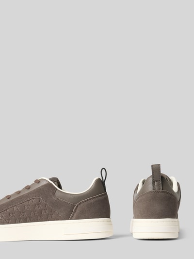 Produktfoto, Sneaker aus Leder Modell 'LONDON' von Armani Exchange in Braun mit abgerundeter Spitze und Label-Detail, Seiten- und Rückansicht