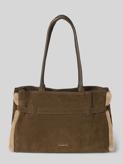 Produktfoto, Handtasche aus echtem Leder Modell 'Sabine' von Coccinelle in Braun mit weicher Textur, Schulterriemen, Hauptfach mit Druckknopfverschluss, Maße: 36x25x15 cm, Länge Schulterriemen 60 cm