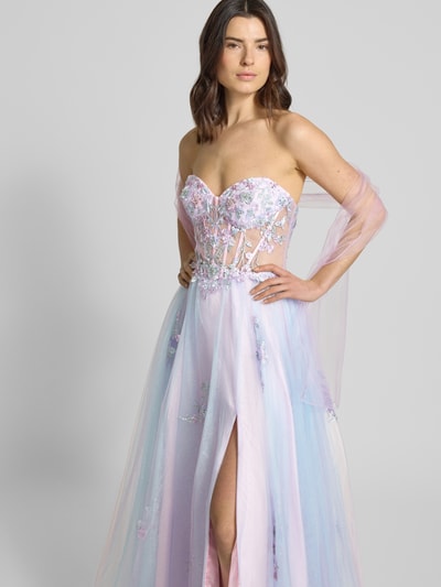Frauenmodel trägt Abenkleid aus Tüll mit Stitchings von Unique in A-Linie, Maxikleid, Corsagenkleid, Pastellfarben, schimmernde Textur, Rückenlänge bei Größe 36: 134 cm, Brustweite bei Größe 36: 33 cm, Ganzkörperansicht von vorne.