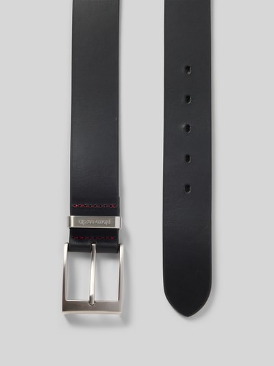 Produktfoto, czarny skórzany Gürtel mit Dornschließe von Pierre Cardin, klasyczny fason, szerokość 127 cm, metalowa klamra, widoczne logo.