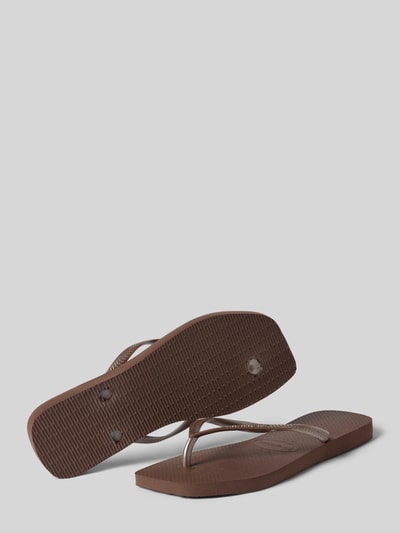 Productfoto, teenslippers met reliëflogo, structuurzool, rechthoekig model, model 'SLIM' van Havaianas, dames, hakhoogte 2 cm, schachtbreedte 20 cm