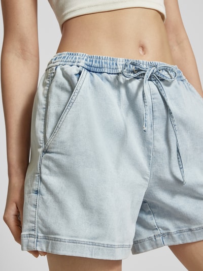 QS Flared Jeansshorts mit elastischem Bund Hellblau 3