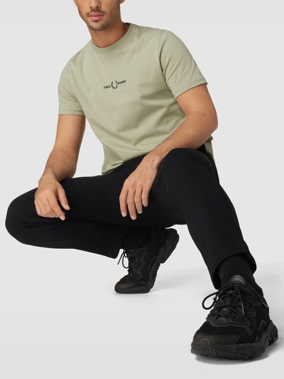 Fred Perry T-Shirt mit Label-Stitching Modell 'Embroidered' Lindgrün 1