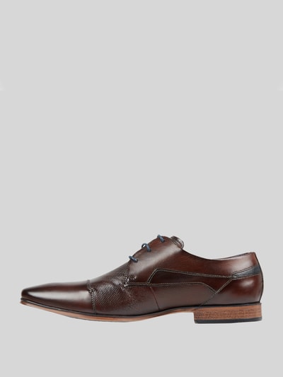 Produktfoto, Schnürschuhe mit Label-Detail Modell 'Morino' von bugatti aus echtem Leder in Dunkelbraun, strukturierte Sohle, runde Spitze, Absatzhöhe 3 cm, cholewa 7 cm, szerokość w rozmiarze 45: 7 cm