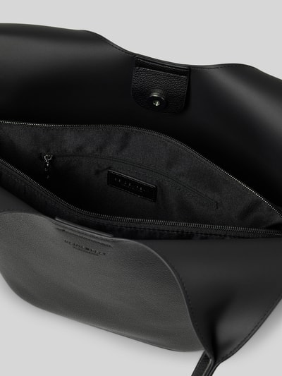 Produktfoto, schwarze Handtasche in Leder-Optik Modell 'Nelma' von Seidenfelt mit Magnetverschluss, Innenfach, glatte Textur