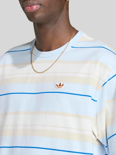 adidas Originals T-shirty o kroju relaxed fit z czystej bawełny z wyhaftowanym logo Jasnoniebieski 3