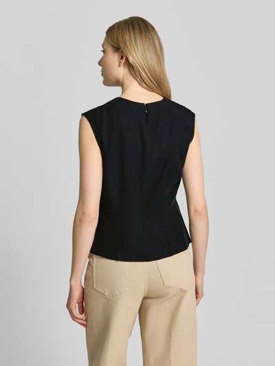 Modelka kobieca nosi Top aus Lyocell-Leinen-Mix in asymmetrischer Form od JAKE*S STUDIO WOMAN, czarny, tkanina gładka, widok całej sylwetki z tyłu, długość pleców w rozmiarze 36: 54 cm.