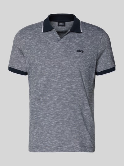 Produktfoto, Regular Fit Poloshirt mit Label-Stitching Modell 'Iwanito' von JOOP! Collection aus reiner Baumwolle, V-Ausschnitt, graue Melierung
