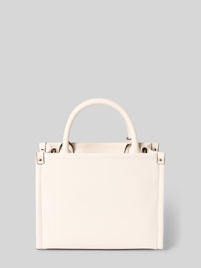 Produktfoto, Tote Bag mit Logo-Applikation Modell 'Ridhi' von Liu Jo White, cremefarben, strukturierte Oberfläche, goldene Metallelemente, Rechteckform, Hauptfach mit Reißverschluss, Tragehenkel, abnehmbarer Schulterriemen, Maße 26x21x11 cm, Schulterriemen 112 cm.