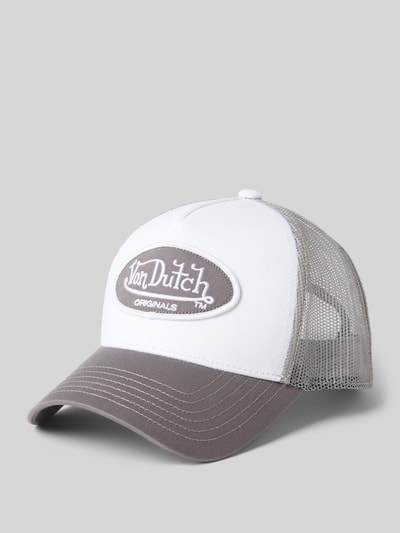 Produktfoto, Trucker Cap mit Logo-Patch von Von Dutch, grau-weiß, Mesh, Snapback, Curved Visor, Herren, strukturierte Oberfläche