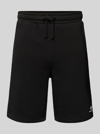 Produktfoto, Shorts mit Eingrifftaschen und Logo-Print von Alpha Industries in Schwarz, Baumwoll-Mix, Relaxed-Fit, elastischer Bund mit Kordelzug, Gesäßtasche, Bundweite 39 cm, Innenbeinlänge 24 cm, Größe M