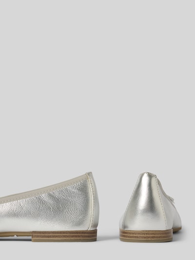 Marco Tozzi Ballerinas aus Leder mit Schleifen-Detail Silber 2