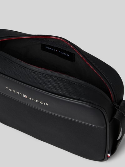 Tommy Hilfiger Kulturbeutel mit verstellbarem Schulterriemen Black 5