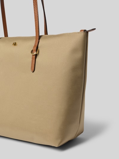 Produktfoto, Tote Bag mit Label-Applikation Modell 'KEATON' od Lauren Ralph Lauren, beżowa faktura, uchwyt, główna przegroda z zamkiem błyskawicznym, szerokie 37 cm, długość 28 cm, głębokość 13 cm, pasek na ramię 54 cm.