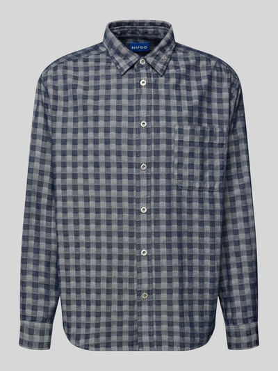 Produktfoto, Regular Fit Vrijetijdsoverhemd uit puur katoen Model 'EBALTO' van Hugo Blue met grijs-blauw all-over ruitmotief, borstzak.