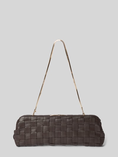 Produktfoto, Clutch mit echtem Kupfer Modell 'Selva' von Mango mit Strukturmuster, abnehmbarem Schulterriemen, Schnallenverschluss, braune Farbe.