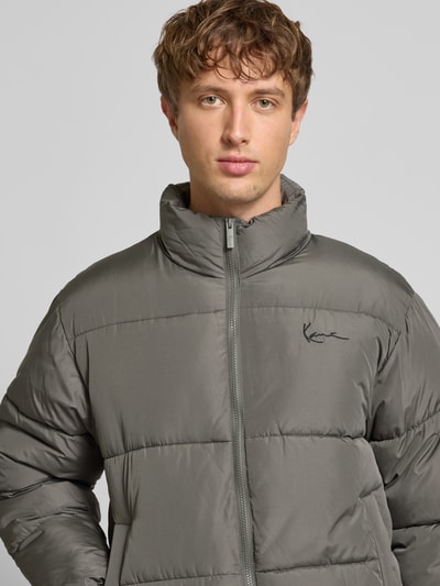 KARL KANI Regular Fit Steppjacke mit Logo-Stitching Modell 'Signature' Hellgrau 3