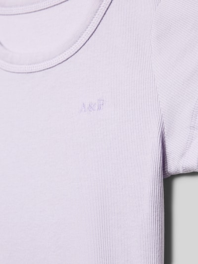 Produktfoto, Regular Fit T-Shirt mit Logo-Stitching von Abercrombie&Fitch aus elastischem Baumwoll-Mix, Strukturmuster, Rundhalsausschnitt, Detailaufnahme