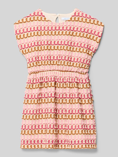 Produktfoto, Kleid im Allover-Look mit Rundhalsausschnitt von Mayoral, A-Linie, Strukturmuster in Rosa, Braun und Beige auf grauem Hintergrund