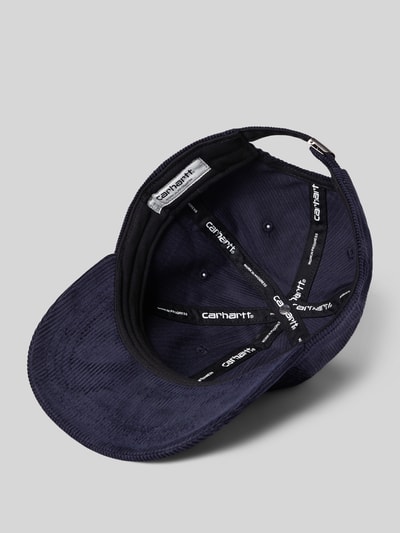 Produktfoto, Basecap mit Label-Stitching von Carhartt Work In Progress in Dunkelblau aus reiner Baumwolle mit verstärktem Schirm, eingestickten Luftlöchern und verstellbarem Verschluss.