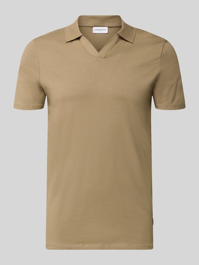 Produktfoto, Slim Fit Poloshirt mit V-Ausschnitt von Lindbergh aus beigefarbenem Baumwoll-Elasthan-Mix mit Polokragen, glatte Textur.