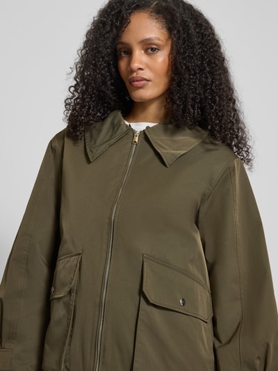 VERO MODA Bomberka o kroju regular fit z odpinanym kołnierzem z imitacji futra model ‘SEOUL’ Oliwkowy 3