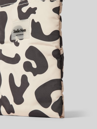 STUDIO NOOS Handytasche mit Label-Patch Modell 'Holy cow' Sand 2