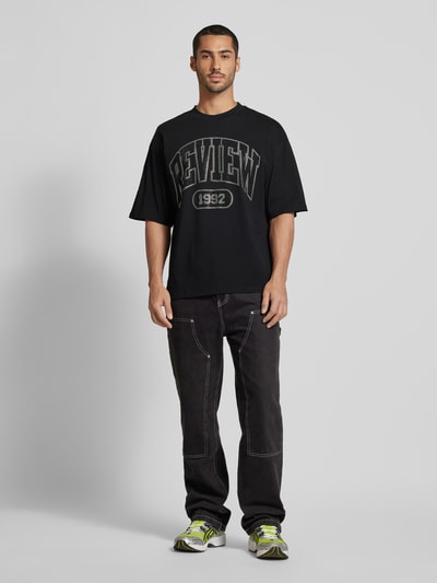 REVIEW T-shirt o kroju oversized z nadrukiem z logo Czarny 1