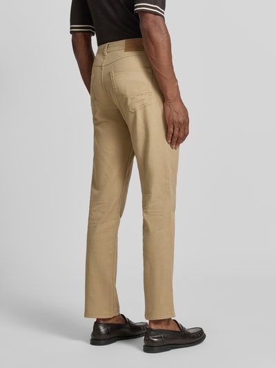 Christian Berg Men Jeansy o kroju slim fit w 5 kieszeni Camel 5