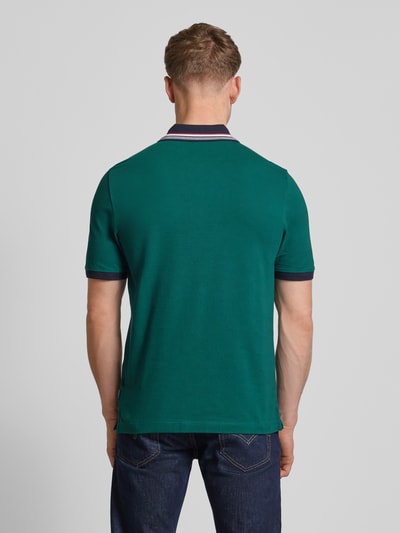 bugatti Poloshirt mit Kontrastbesatz Gruen 5